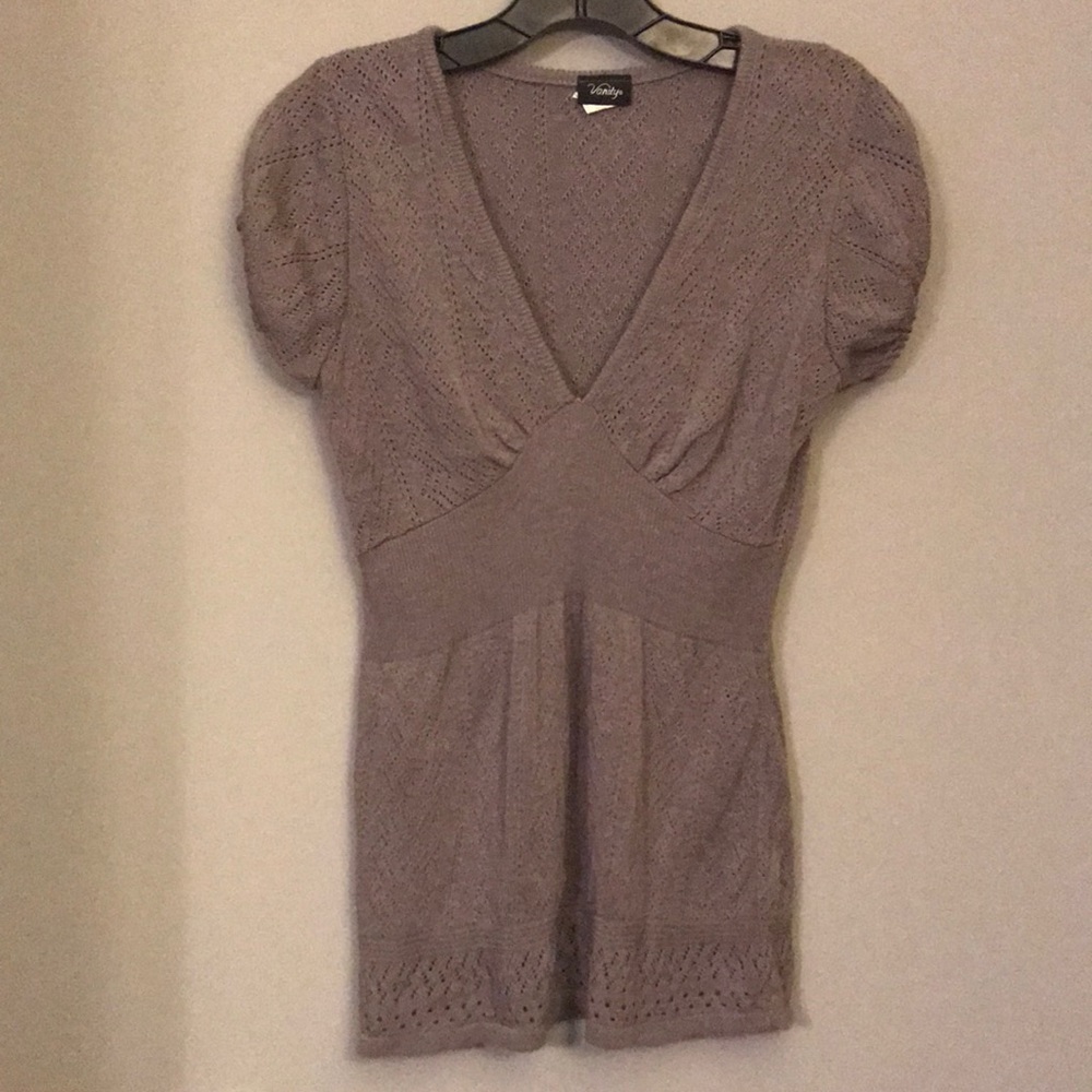 Vanity V-neck fine knit blouse